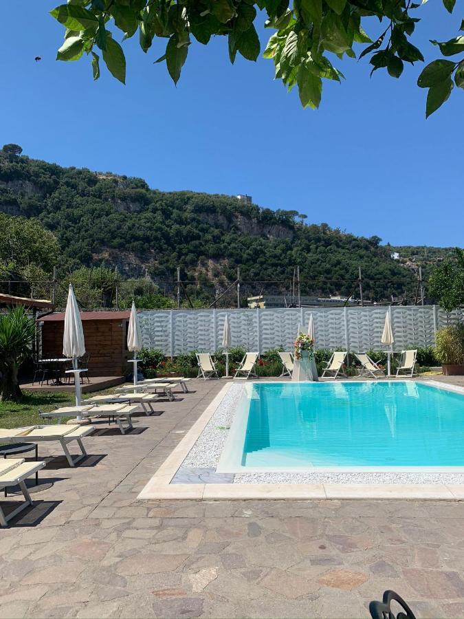 Casa Sorrento, Immerso Nel Verde A Pochi Passi Dal Centro Extérieur photo