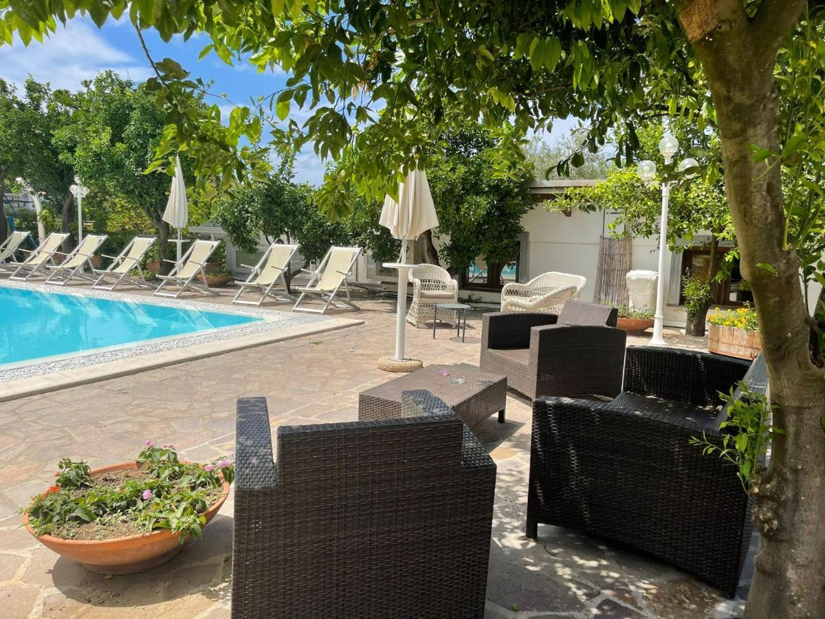 Casa Sorrento, Immerso Nel Verde A Pochi Passi Dal Centro Extérieur photo